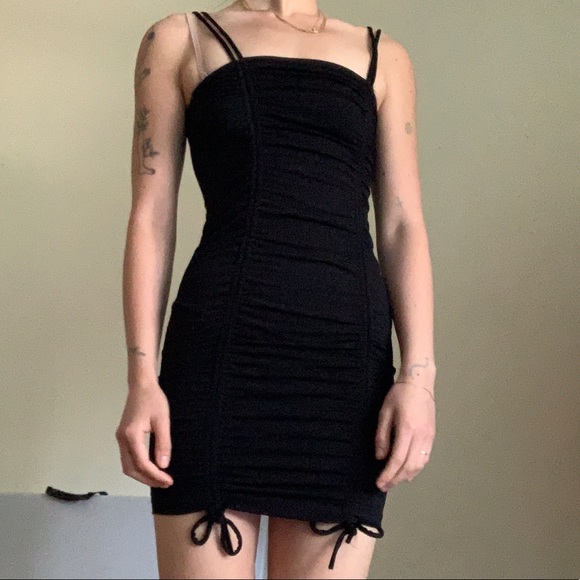 Revamped black bodycon ruched dress - Picture 4 of 5